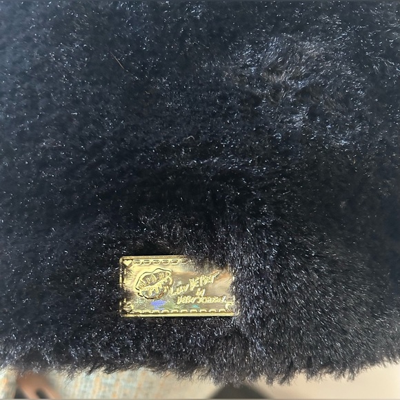 BETSEY JOHNSON FAUX FUR CROSSBODY,GOLD GLITTER EYELASHES,GOLD HARDWARE,WRISTLET - Picture 5 of 12